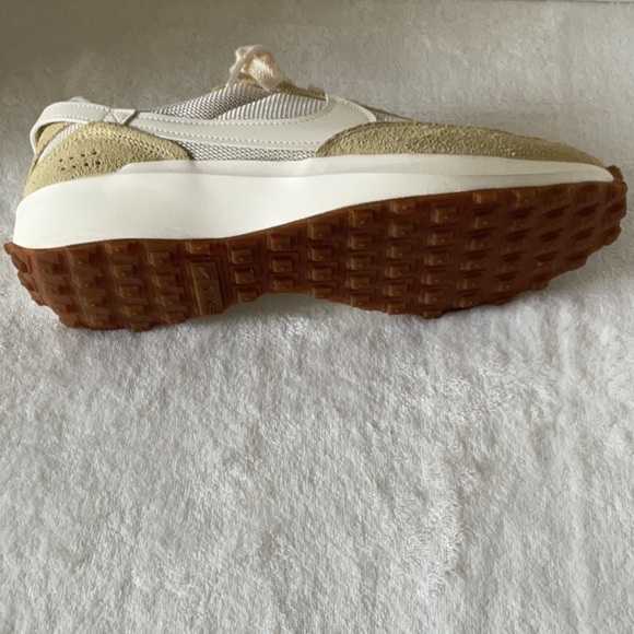 Nike Cream and Tan waffle Sneakers - Picture 10 of 10